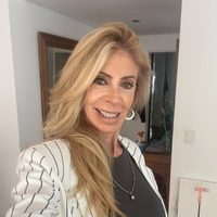 Sin pesas y desde casa: la rutina de ejercicios de Silvia Pérez para tonificar piernas
