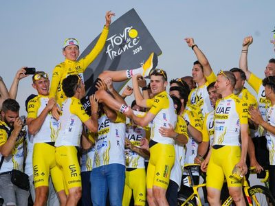 Pogacar conquista el Tour de Francia por tercera ocasión y celebra ganando la última etapa