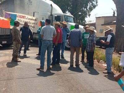 Purépechas bloquean cuatro carreteras en Michoacán en defensa del medio ambiente