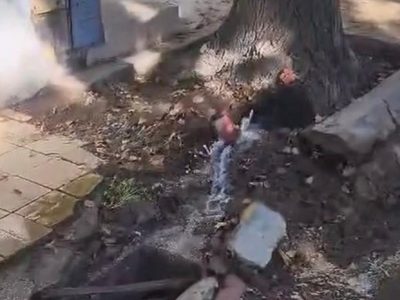 Reclamo ciudadano: vecinos de Ciudad exigen reparaciones urgentes por derroche de agua