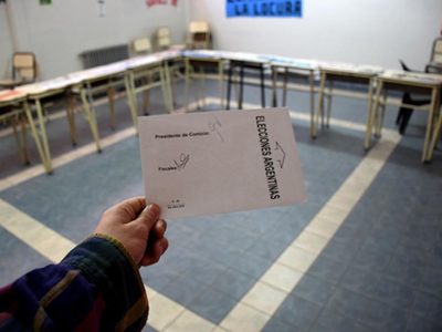 Pandemia más elecciones: qué significa que en las PASO solo asistió el 66,21% de los votantes
