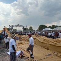Cae lona sobre asistentes a cierre morenista en Xonacatlán, Edomex (Video)