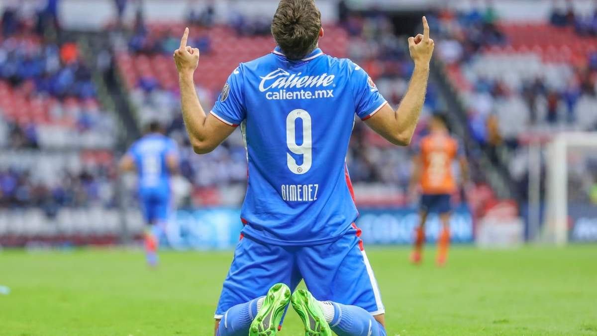 Santiago Giménez, delantero de Cruz Azul