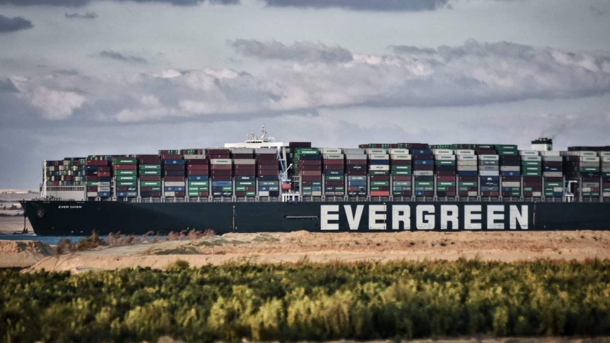 Ever Given, el famoso buque de carga que bloqueó el Canal de Suez. Fuente: (Twitter)