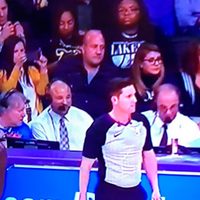 Alfaro se niega a hablar del contrato otorgado a empresario que lo acompañó al partido de los Lakers