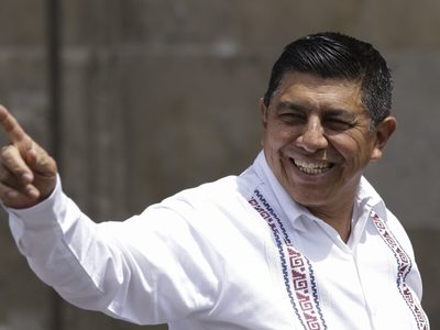 Jara impulsa en Oaxaca una ley contra la propiedad comunal