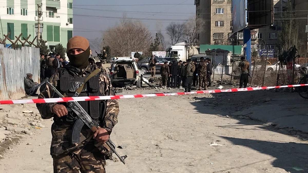 Miembros del ejército peinan la zona en busca de más detonantes. Fuente: (Twitter)