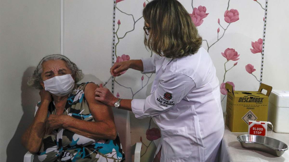 Aplicación de la vacuna de Sinovac Biotech Ltd. en Brasil