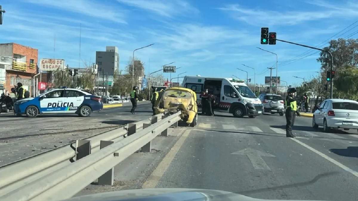 El triple choque generó caos vehicular en la avenida Mosconi y Misiones. Fuente (Nicolás Fuentes)