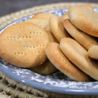 Tortitas raspadas: la receta mendocina que es una bomba, perfecta para acompañar los mates de la tarde
