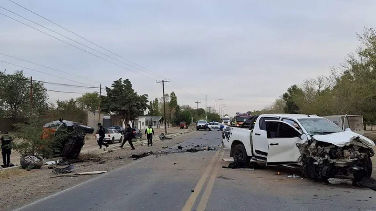 La joven Sharon Barros viajaba en la Toyota Hilux cuyo conductor estaba alcoholizado. Hoy pelea por su vida en el hospital castro Rendón. Fuente: (Amadeo Noticias)