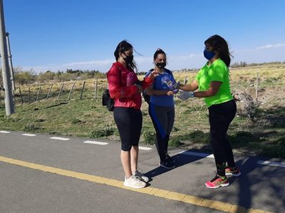 En lugares estratégicos de Zapala realizan campaña de prevención contra el coronavirus