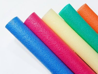 No tires los flotadores viejos o rotos de la pileta: creá este puff re elegante para tu pieza