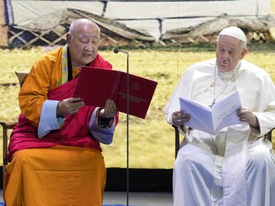 Papa resalta diversidad religiosa de Mongolia junto a chamanes, monjes y evangélicos
