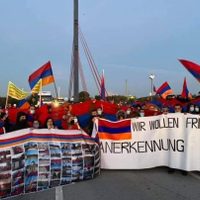 Pompeo pide a Armenia y Azerbaiyán que respeten el alto al fuego