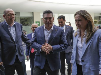 Tras gresca, "Alito" Moreno acude a sesión extraordinaria convocada por Noroña