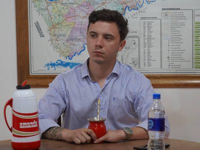 Escándalo político: un concejal renunció por protagonizar una pelea callejera fuera de un boliche