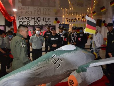 Acto de la Policía de Colombia en el que se alabó el nazismo desata críticas y condenas
