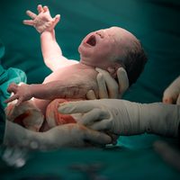Coronavirus: el Garrahan informó que el contagio de madre a hijo se da post parto