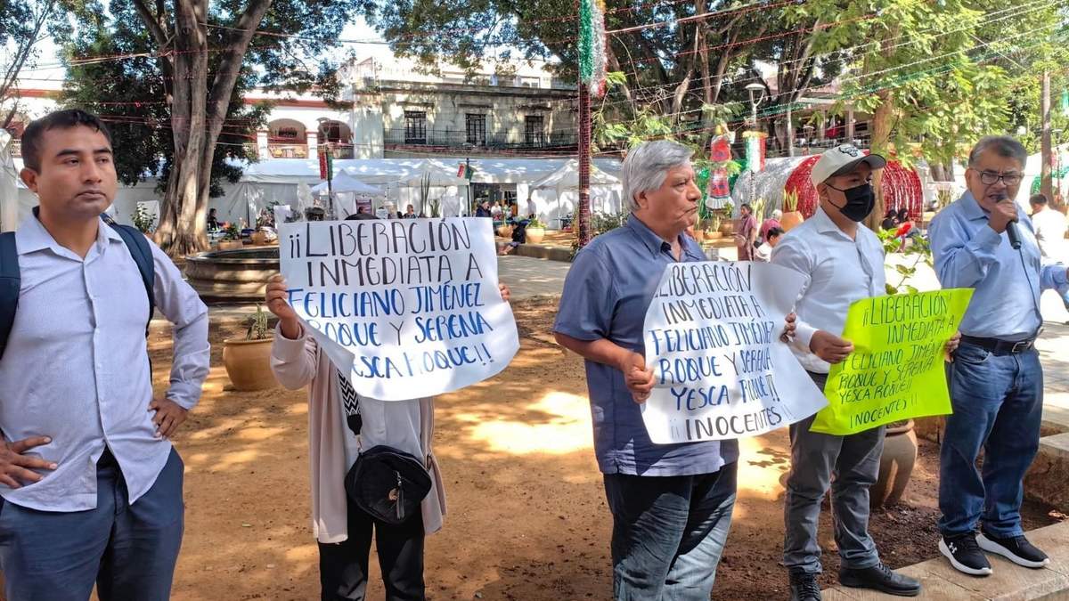 Habitantes de Santiago Amoltepec, Oaxaca, exigen la liberación del candidato a la presidencia municipal, Feliciano Jiménez Roque, y de su esposa, Serena Yescas Roque, detenidos sin orden de aprehensión alguna