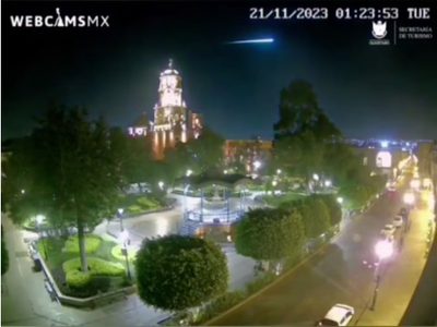 Sorprende a habitantes del centro del país luz cruzando el cielo