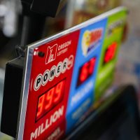 Una persona gana mil 300 millones de dólares en la lotería