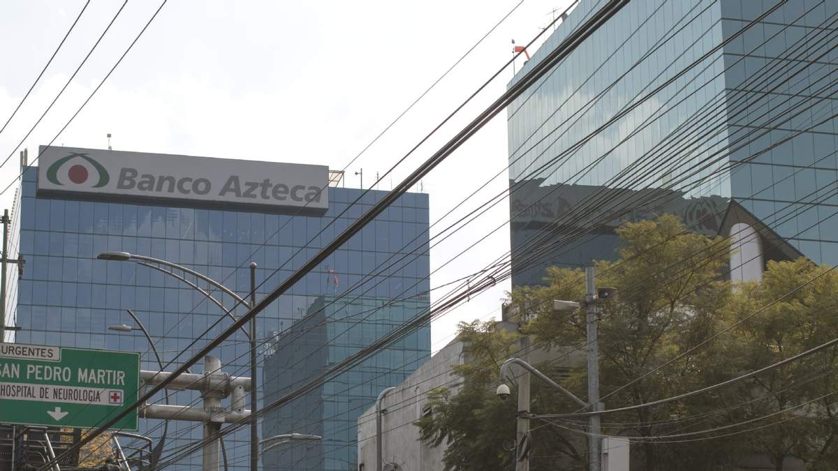 Una empleada de Banco Azteca y su pareja defraudaron a Gerardo "N".
