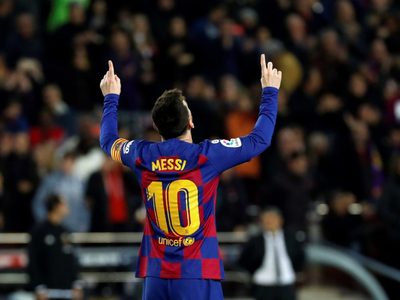 Lionel Messi va por su gol 700 en el tremendo choque del Barcelona con el Sevilla