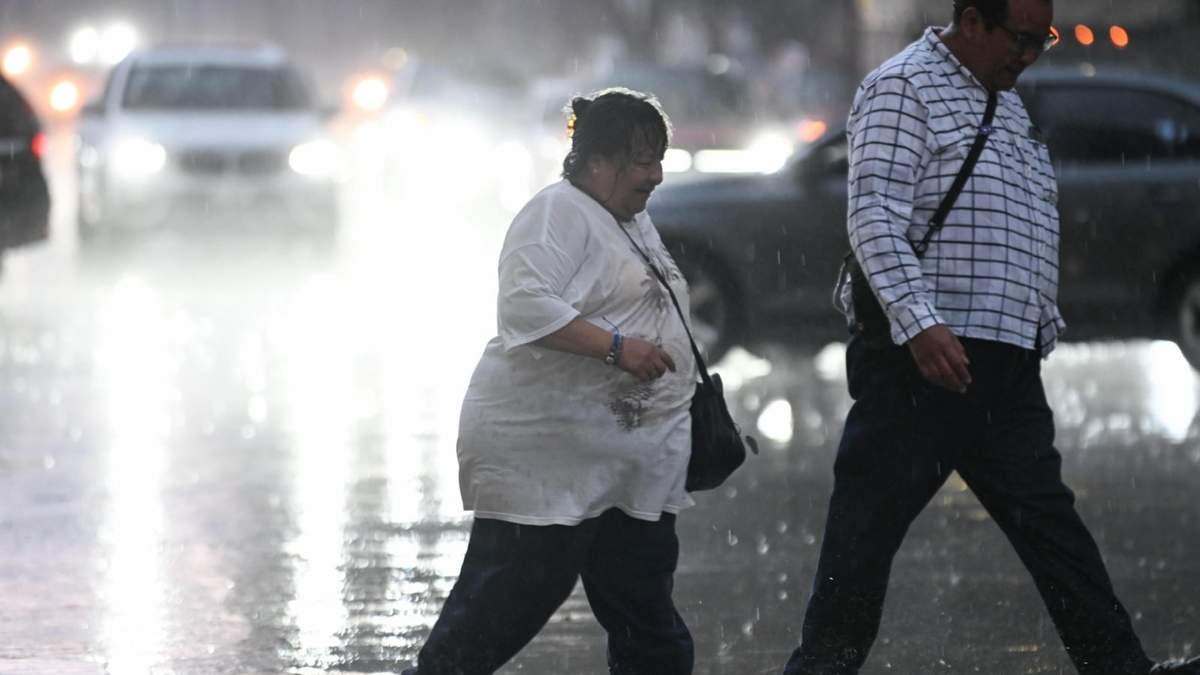 Probabilidad de chubascos y lluvias puntuales fuertes en la Ciudad de México para este martes
