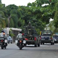 Personas armadas entran a funeraria en Playa del Carmen y matan a una mujer