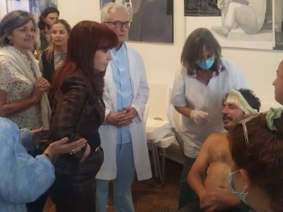Cristina Kirchner asistió a un dirigente herido en la marcha de jubilados
