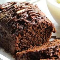 Budín de chocolate y vainilla con dátiles, sin harina ni azúcar: te sorprenderá lo rico que queda y en versión sana