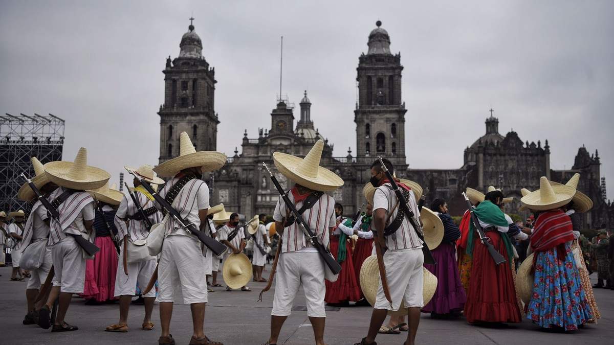 Preparativos del desfile por el 111 Aniversario del Inicio de la Revolución Mexicana