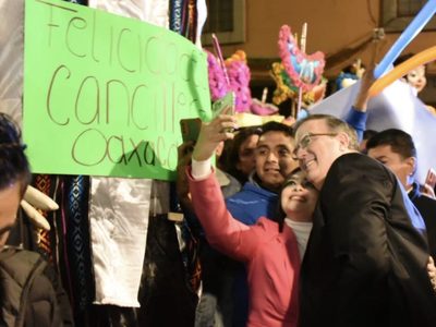 Esto fue lo que le regaló AMLO a Ebrard en su cumpleaños; lo llama "hermano"