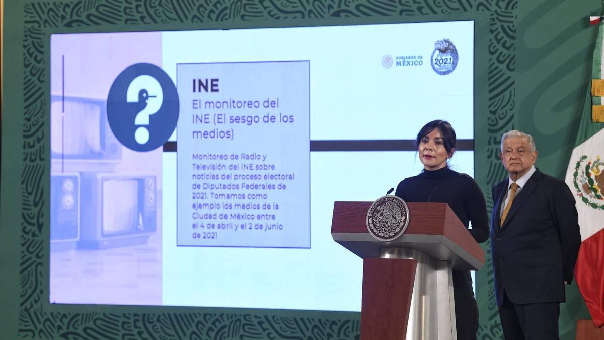 García Vilchis y López Obrador en la conferencia del 7 de julio