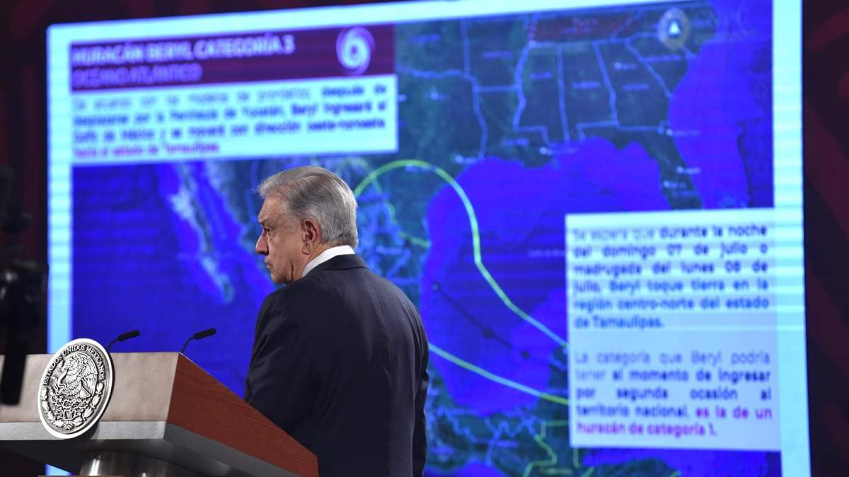 El presidente durante la explicación del rumbo de Beryl