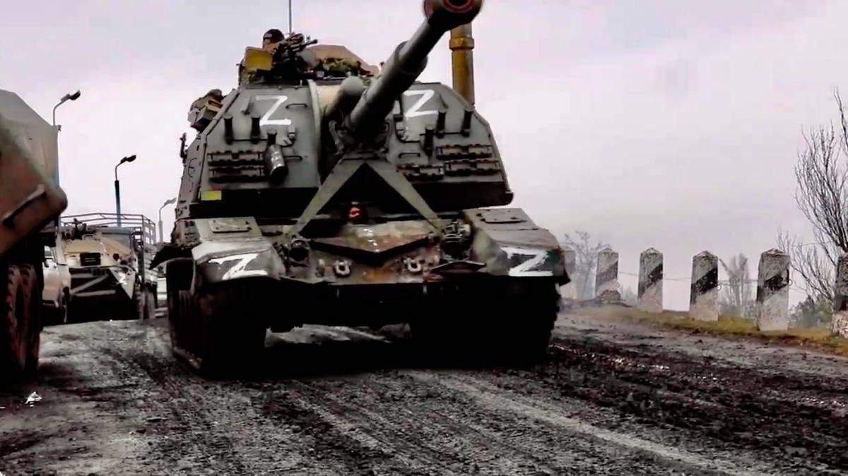 Tanque militar ruso con la letra Z