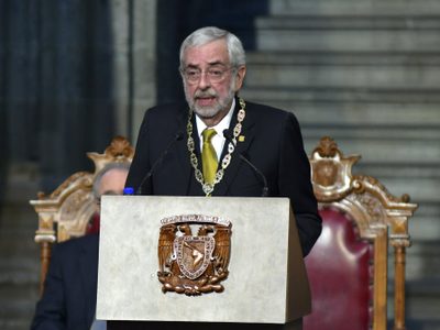 Hay personas que quieren violentar la Universidad: Graue
