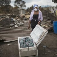 Suman 110 muertos 197 desaparecidos tras la erupción del volcán en Guatemala