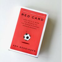 El futbol está entre fans tontos y magnates corruptos de FIFA: Ken Bensinger