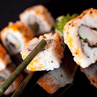 California roll: conocé la pieza de sushi más fácil de preparar