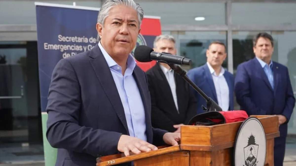 El gobernador encabezó el acto de entrega de vehículos y equipamiento. Fuente: (Gobierno de Neuquén)