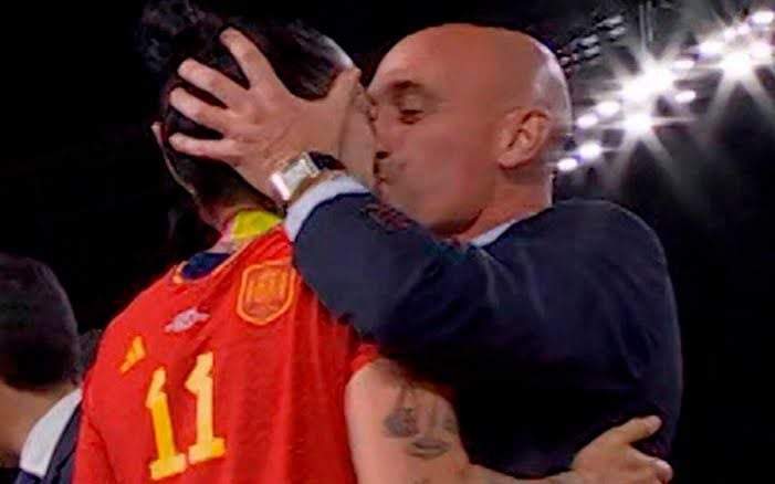 Hermoso y Rubiales. El beso sin permiso
