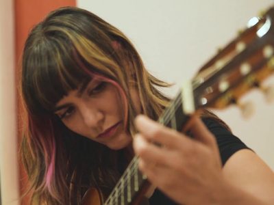 La artista que vive en Plaza Huincul y tocó con Divididos
