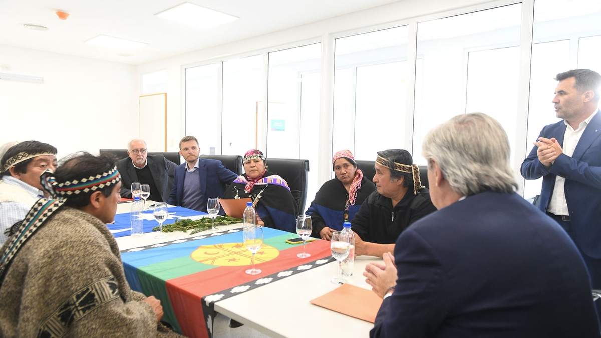 El Gobierno le entregará tierras fiscales a una comunidad mapuche. Fuente: (Twitter)