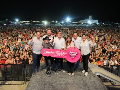 Manuel Guerra Cavazos celebra en grande a màs de 35 mil mamás del municipio de García, en Nuevo León