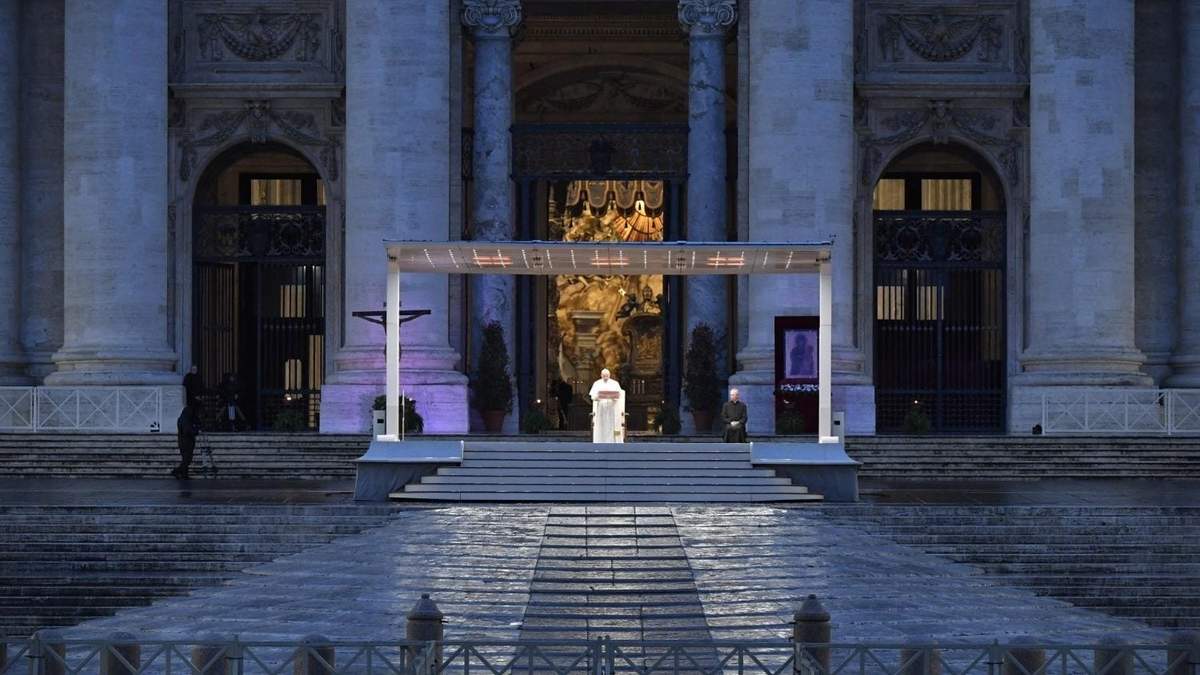 Oración por la humanidad en la Plaza de San Pedro con bendición Urbi et Orbi