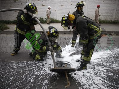 Recuperan más de 80 mil litros de combustible tras hallazgo de dos tomas clandestinas en Iztacalco