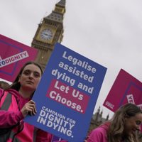 Parlamento británico debate legalizar el suicidio asistido