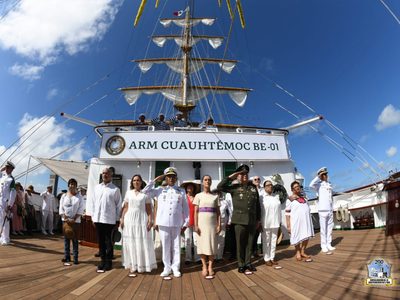 Sheinbaum visita el buque Cuauhtémoc y recuerda a marinos fallecidos en NY
